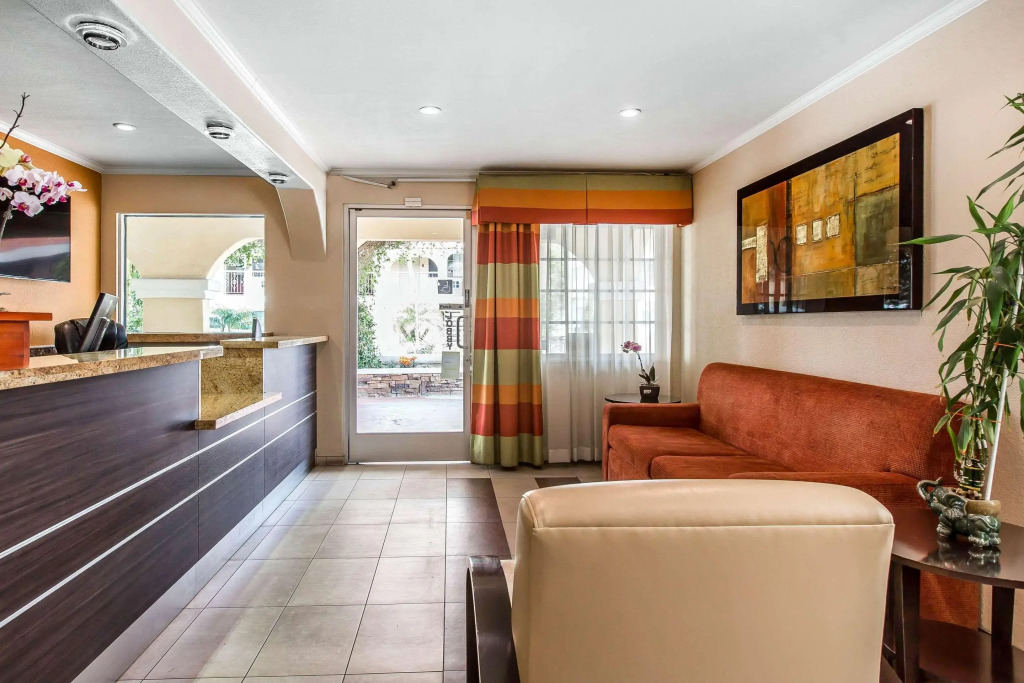 Econo Lodge Inn & Suites El Cajon San Diego East - photo 17