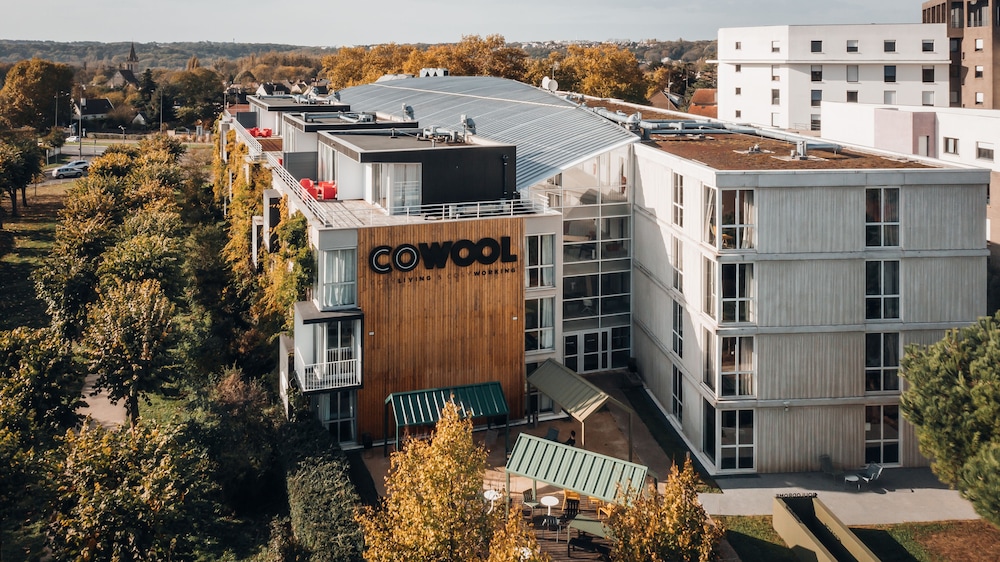 Cowool Cergy — 4-Star Luxury Hotel in Cergy, France