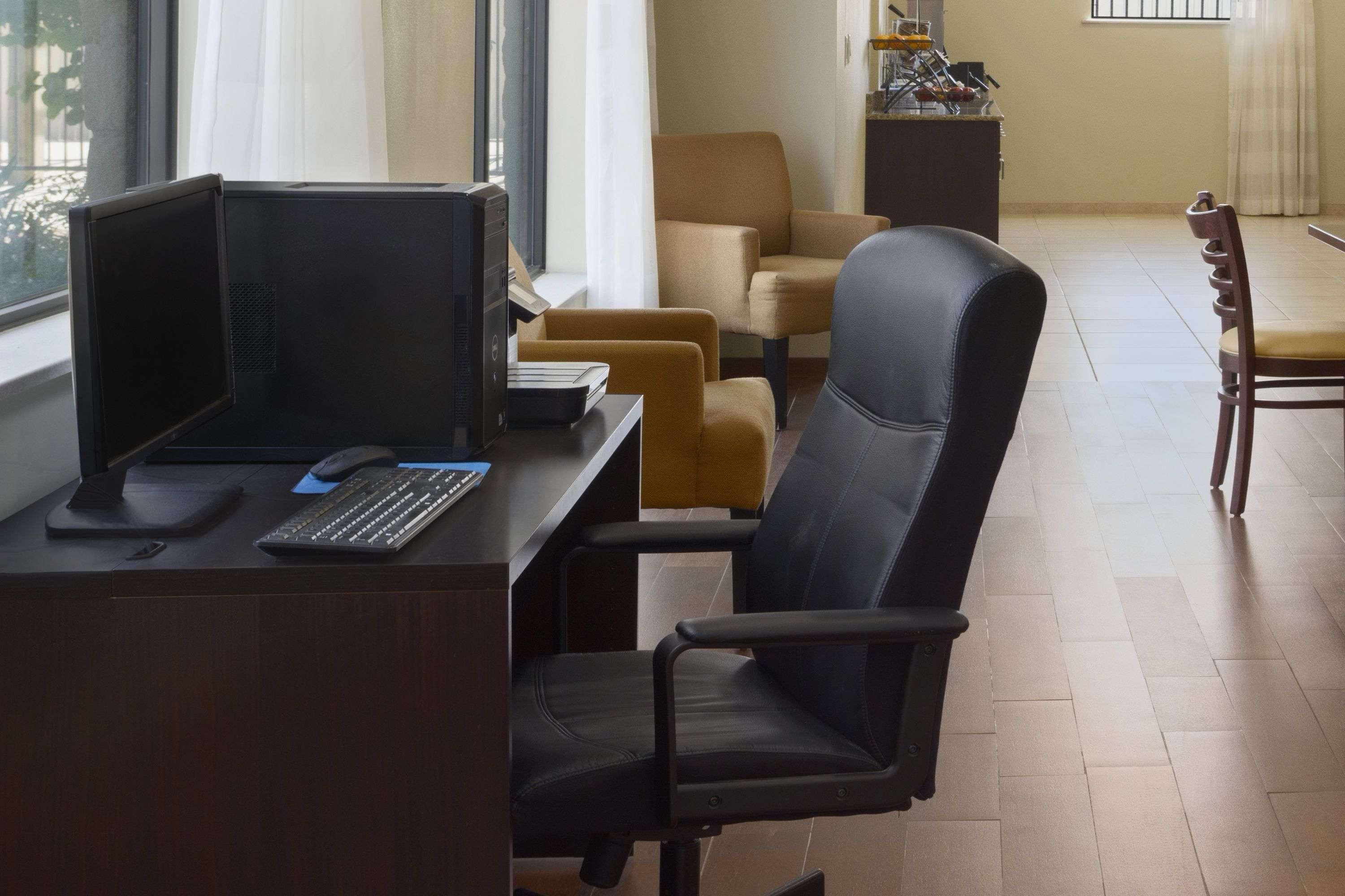 PetroStay Inn & Suites Cotulla - photo 13