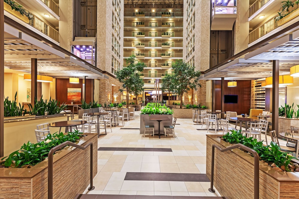 Embassy Suites by Hilton Dallas Market Center - photo 37