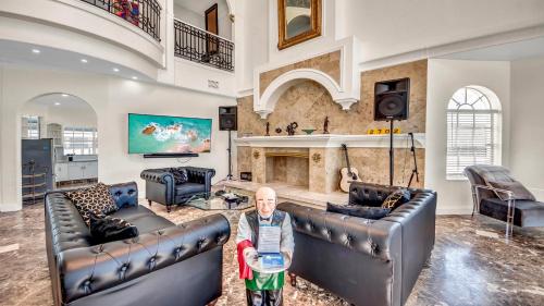 Golden Globe luxury on the canal with poolspa — 4-Star Luxury Hotel in Cape Coral, United States