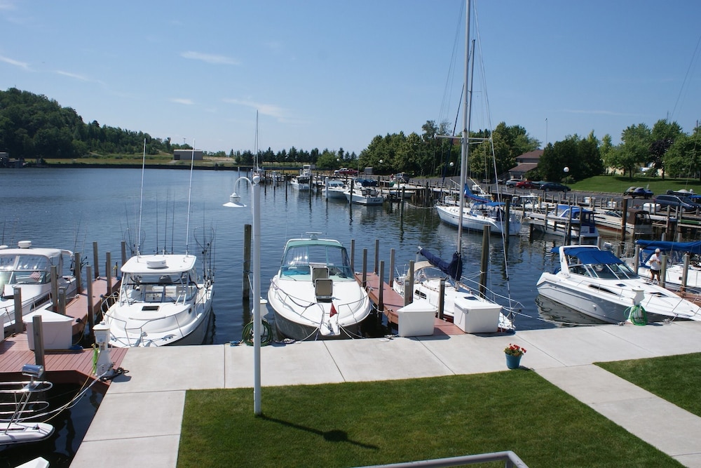 Harbor Lights Resort - photo 16