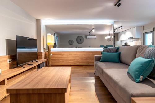 Sir T Residence — 4-Star Luxury Hotel in Messini, Greece