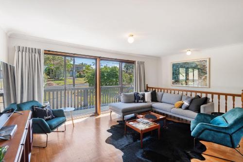 Palm Top Vincentia Walk to beach. Wi Fi & Linen in Vincentia, Australia