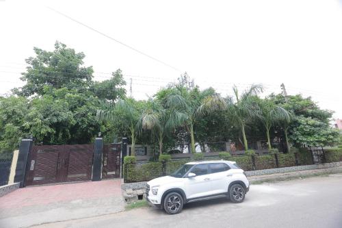 The Leela's Farm — 4-Star Luxury Hotel in Gurgaon, India