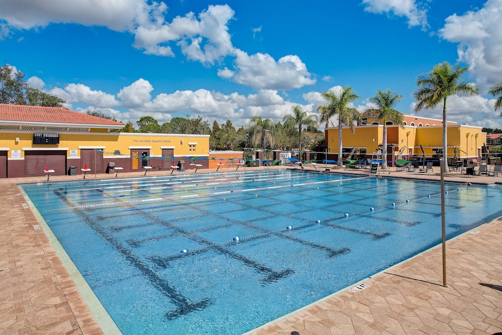 Emerald Greens Hotel Condo Resort - photo 14