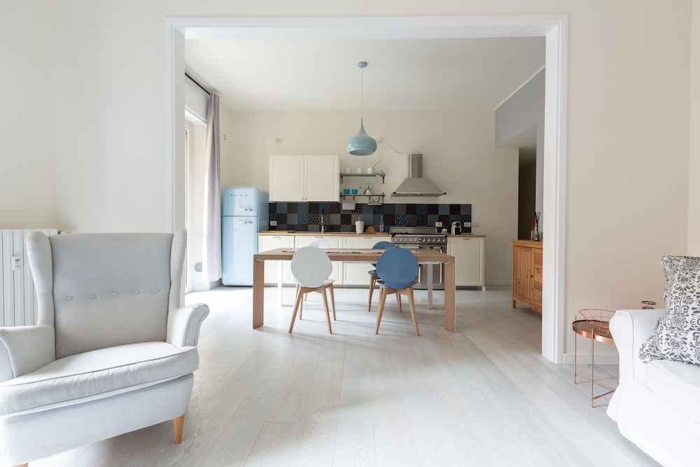 Porta Volta Bright and Roomy Flat — 4-Star Luxury Hotel in Milan, Italy