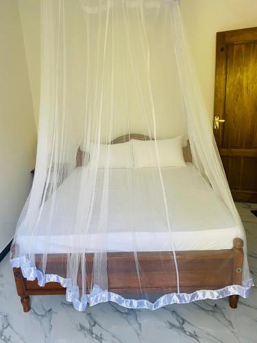 Lavender Resort — Unknown City — photo 2