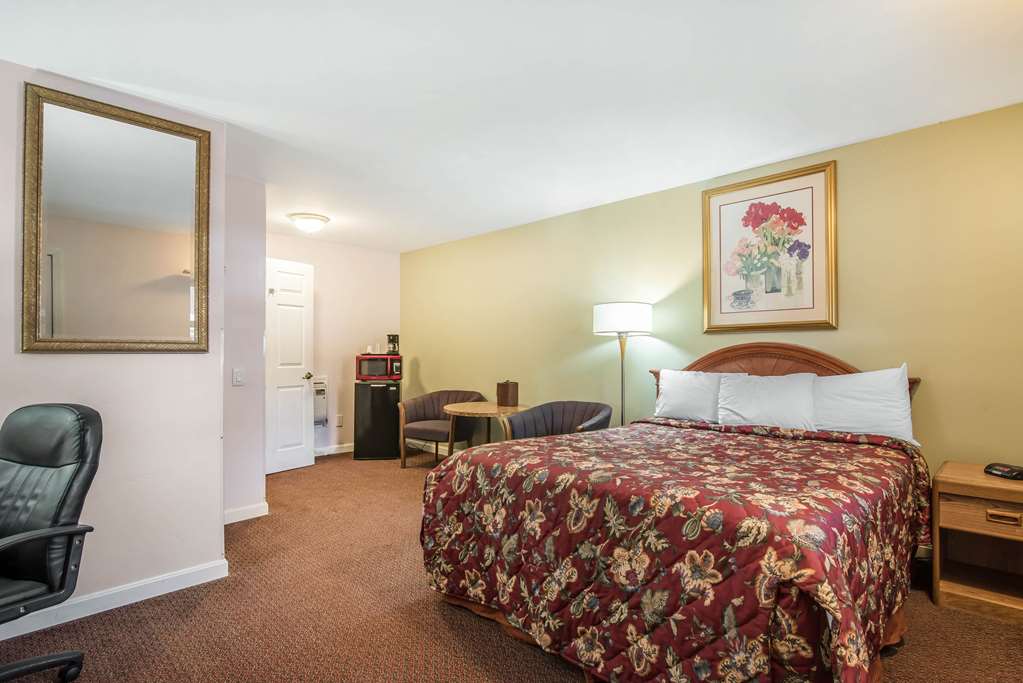 Rodeway Inn Bellows Falls - photo 14