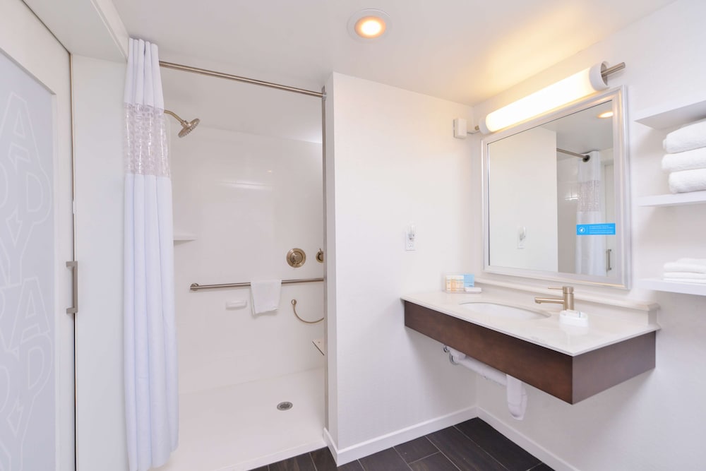 Hampton Inn Seattle Airport - photo 20