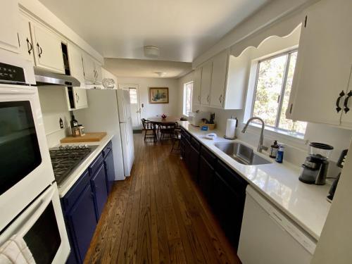 Hollinshead Haven Home with BBQ & Free Wifi 30 days min home — 4-Star Luxury Hotel in Bend, United States