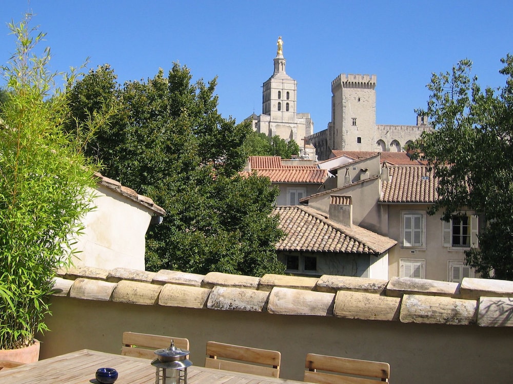 Le Limas — 4-Star Luxury Hotel in Avignon, France
