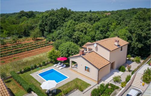 Three Bedroom Holiday Home In Tinjan — 4-Star Luxury Hotel in Tinjan, Croatia