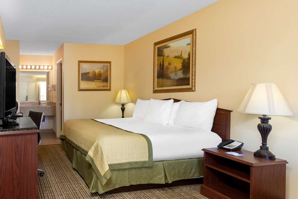 Baymont by Wyndham Easley Greenville - photo 17