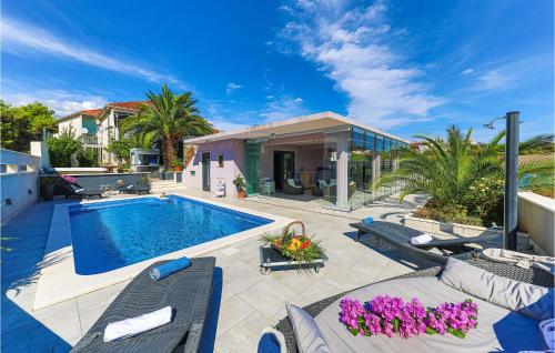 Amazing Home in Okrug Donji with WiFi 5 Bedrooms & Hot Tub — 4-Star Luxury Hotel in Okrug Gornji, Croatia