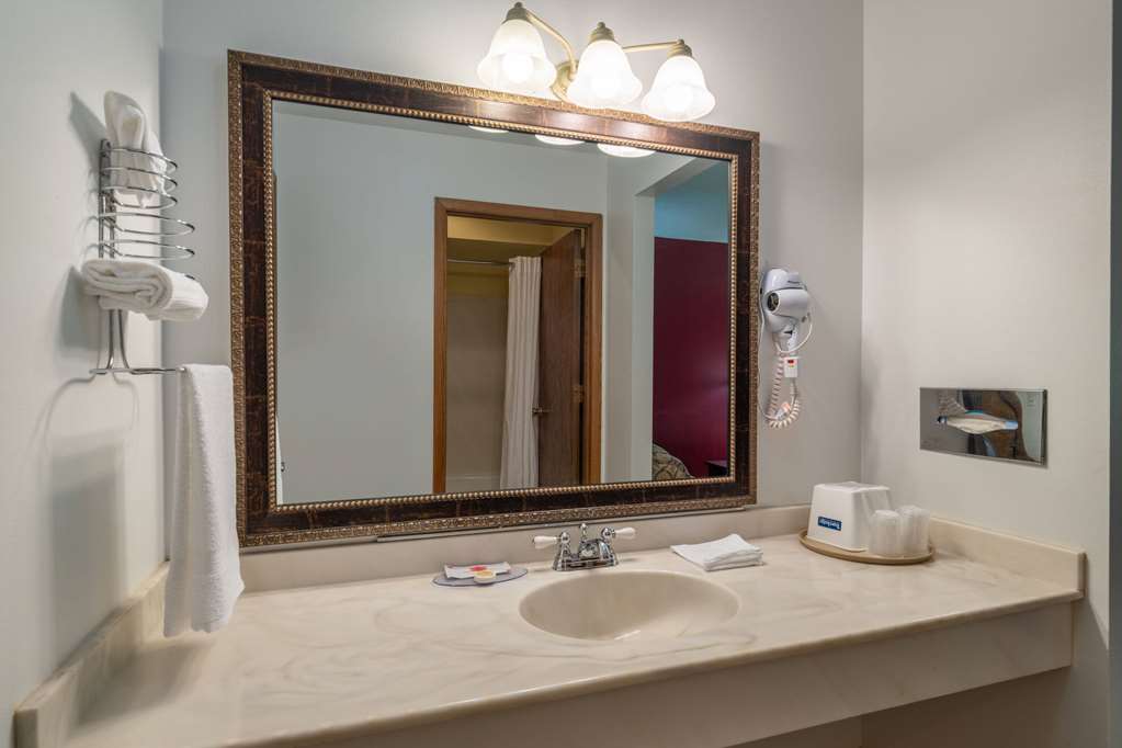 Travelodge by Wyndham Merrill - photo 12
