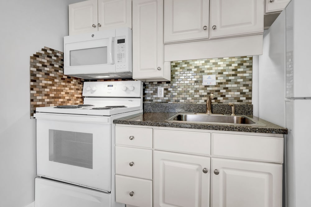 Sandpeddler Inn & Suites - photo 120