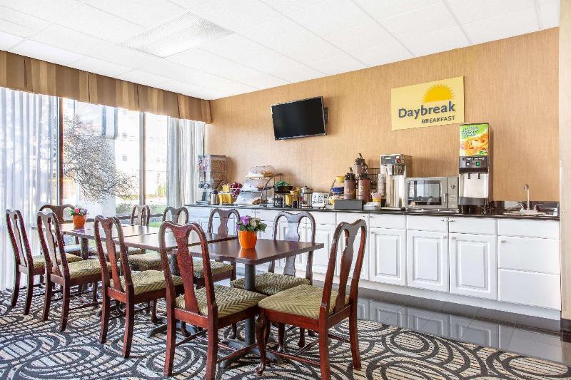 Days Inn By Wyndham College Park - photo 2