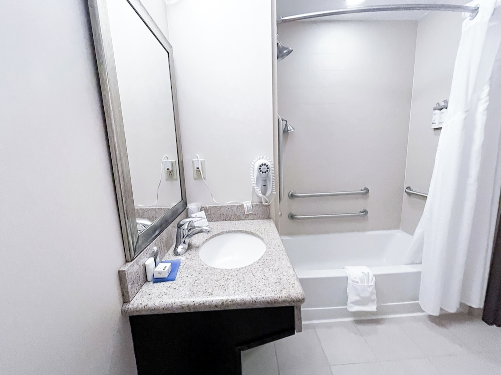 Holiday Inn Express & Suites Morton Peoria Area by IHG - photo 27
