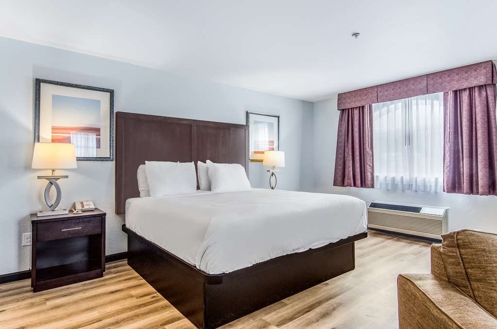 Red Lion Inn & Suites Des Moines - photo 18