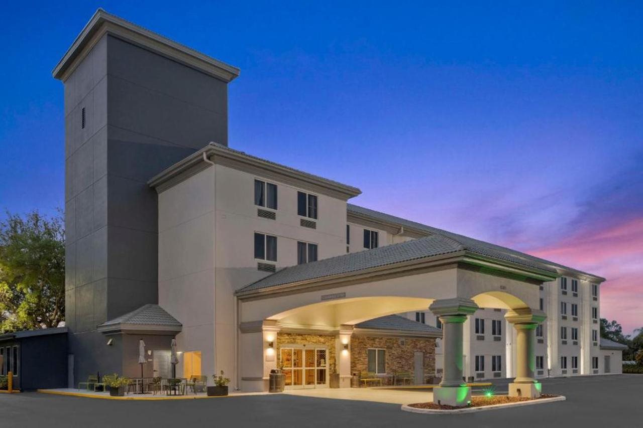 Spark by Hilton Orlando near SeaWorld - featured photo