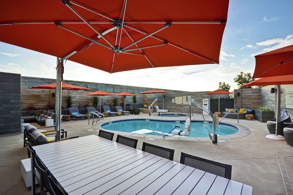 Hampton Inn & Suites Los Angeles Burbank Airport - photo 37