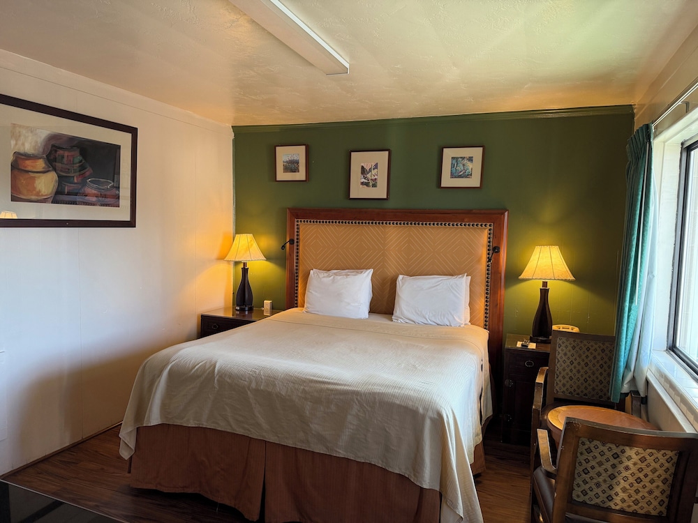 Canyonlands Motor Inn - photo 9