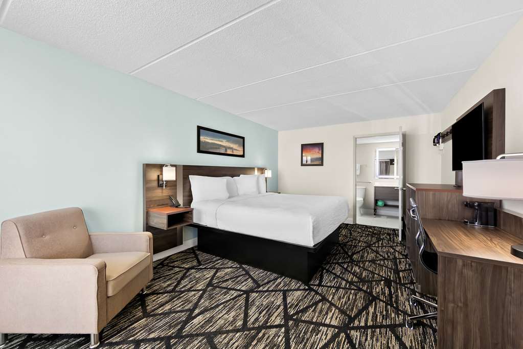 Clarion Inn & Suites near the Leconte Center Pigeon Forge - photo 17