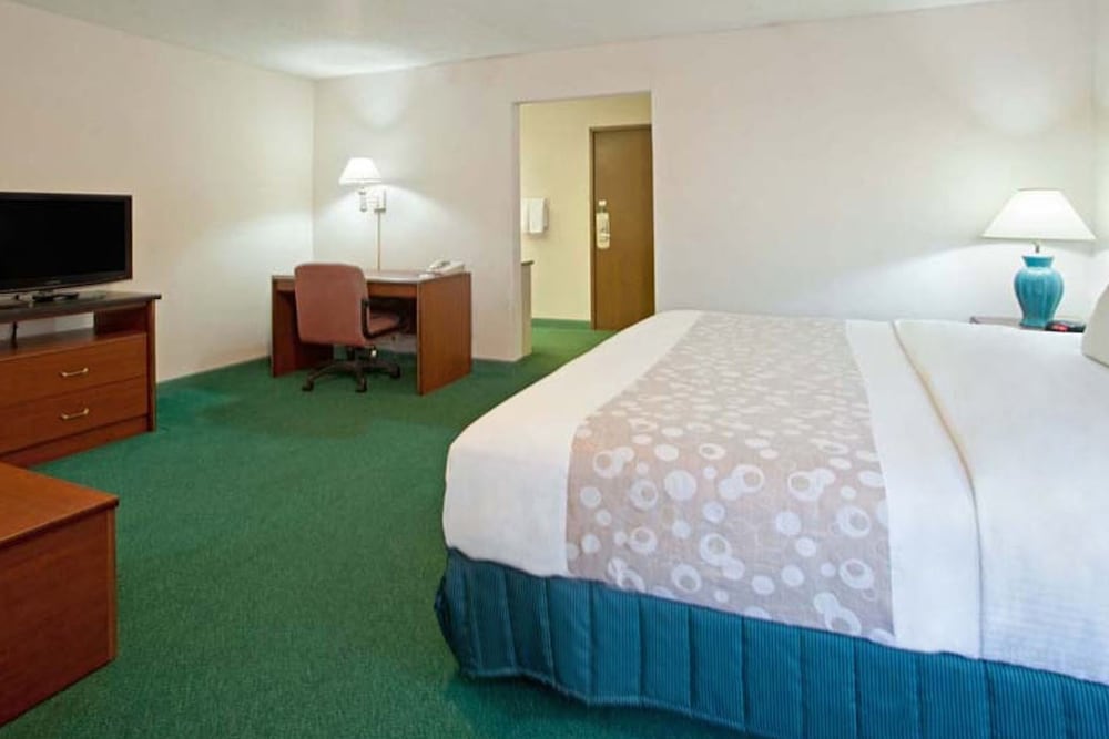 Norwood Inn & Suites by BlissPoint Post Rd Indianapolis - photo 12