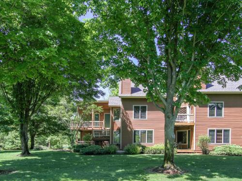 Spacious 2 Bed At Crystal Mountain Resort 2 Bedroom Condo by Redawning - featured photo