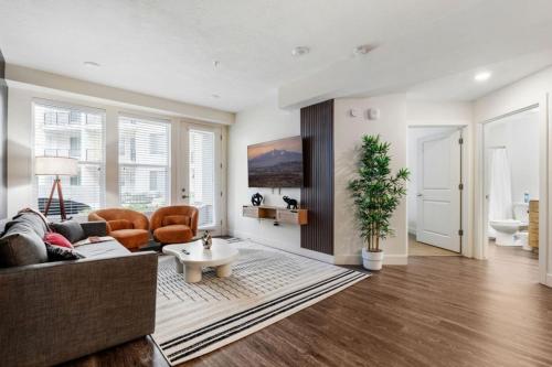 Comfy 1BR w Parking Near Temple Sq and Delta Ctr — 4-Star Luxury Hotel in Salt Lake City, United States