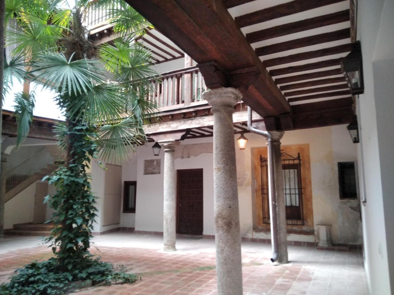 El Porton de la Bellota Con Parking Gratis En El Centro de Toledo — 4-Star Luxury Hotel in Toledo, Spain