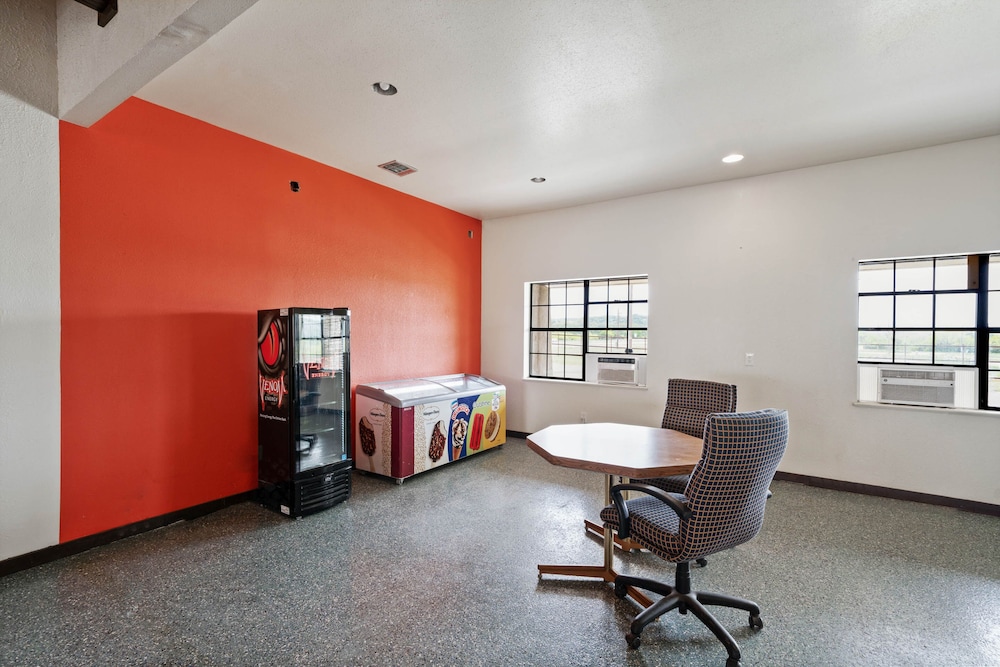 Oyo Hotel Junction Tx I 10 - photo 4