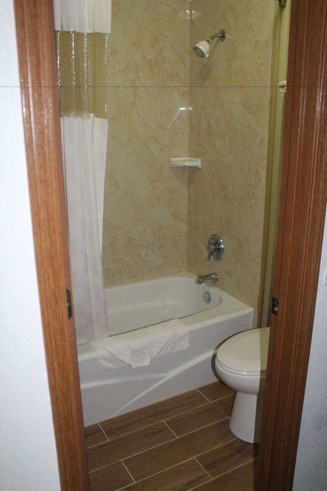 Columbus Inn - photo 17