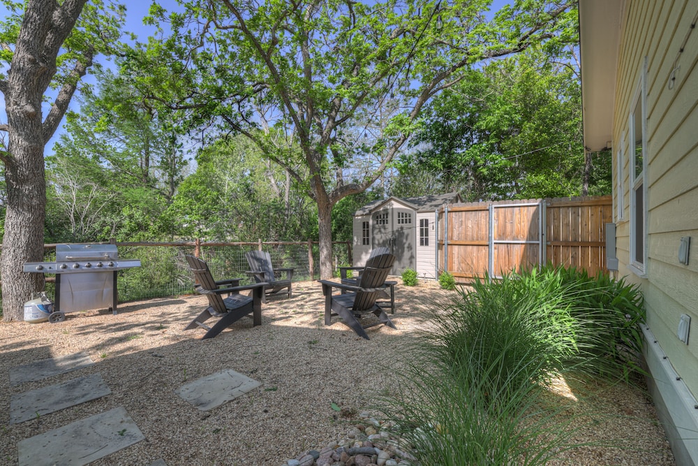 The Grove D With Hot Tub & King Beds Walk to Main - photo 16