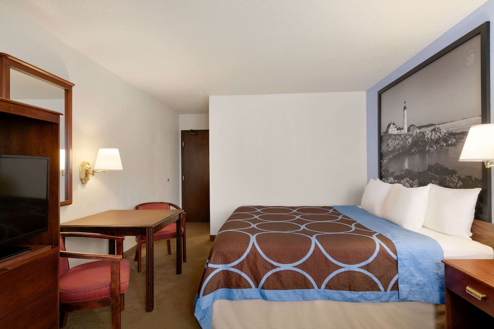 Super 8 by Wyndham Portland ME - photo 12