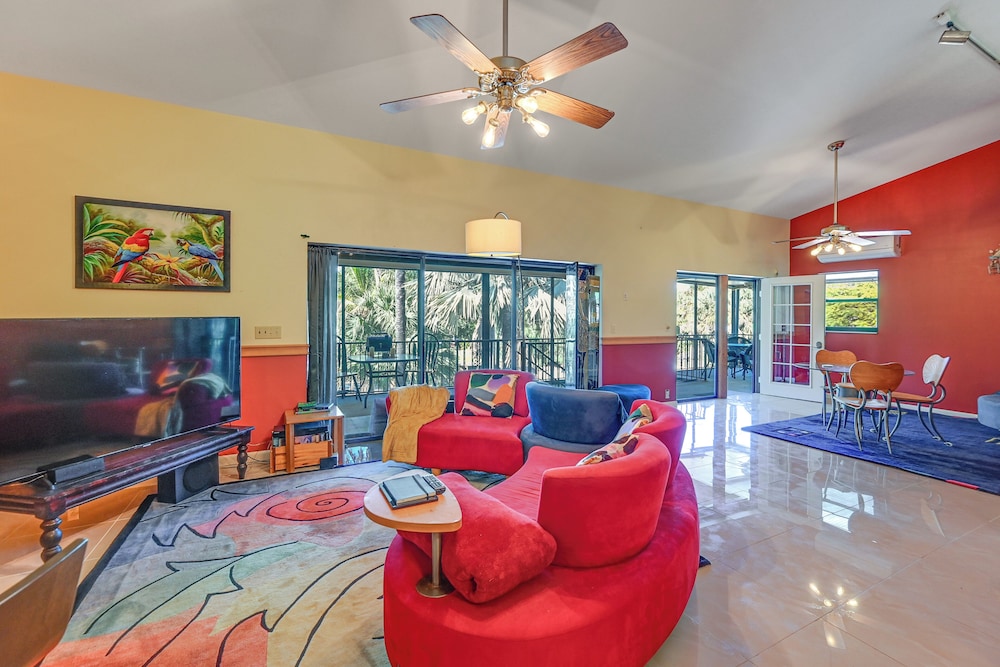 Tropical Vibes Riverfront Bonita Springs Hideaway in Bonita Springs, United States