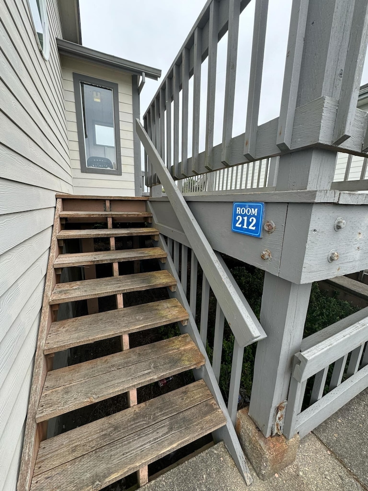 Sunset Oceanfront Lodging - photo 104