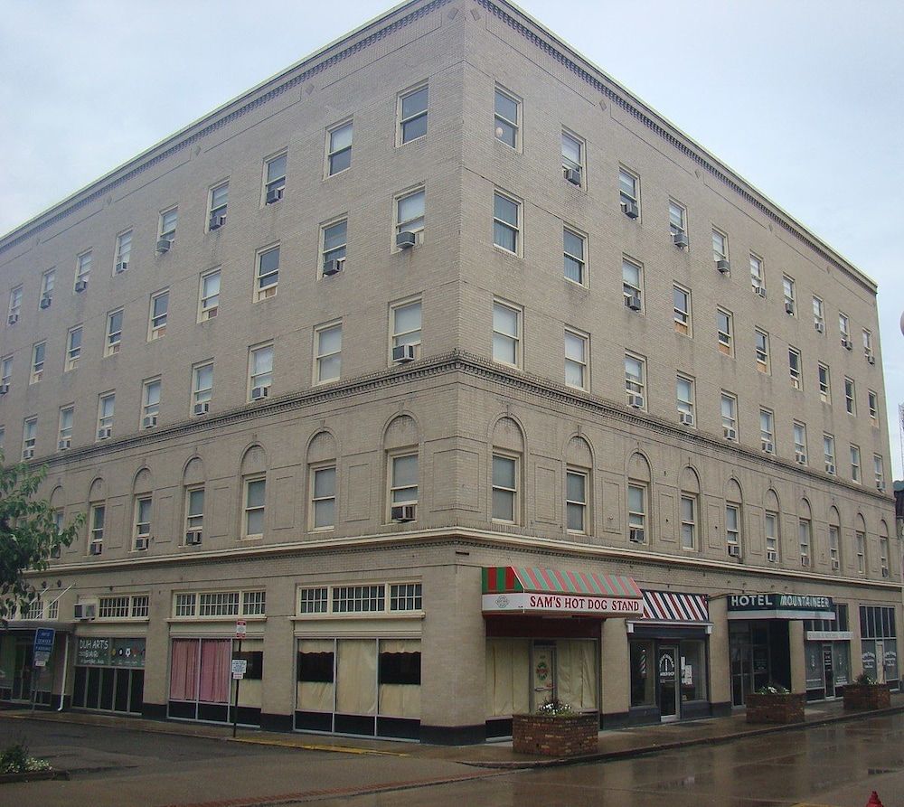 The Mountaineer Hotel - photo 6