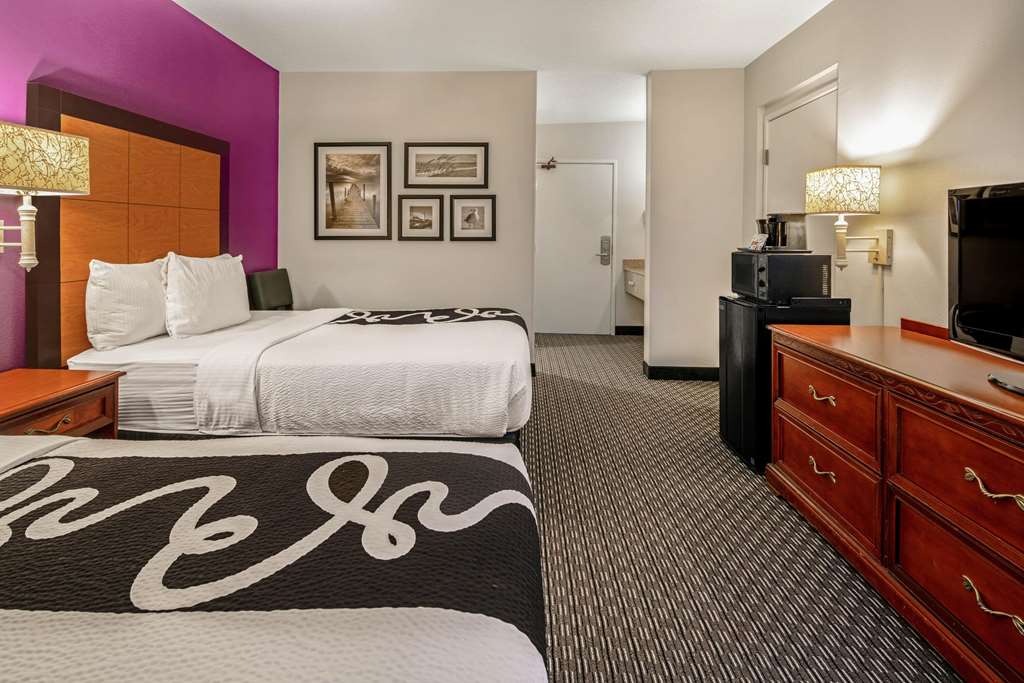 La Quinta Inn & Suites by Wyndham Naples East - photo 23