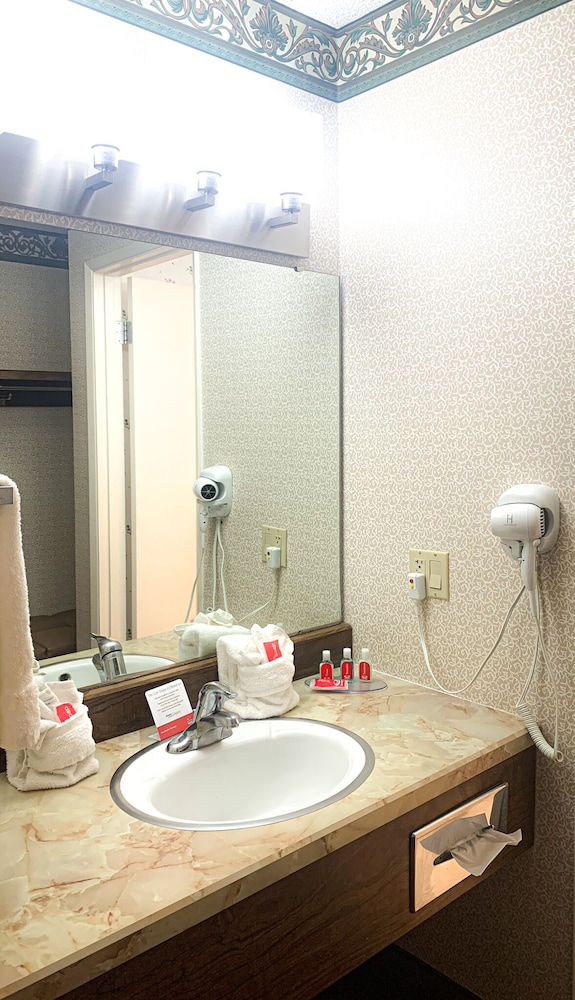 Econo Lodge Inn & Suites Winnemucca - photo 12