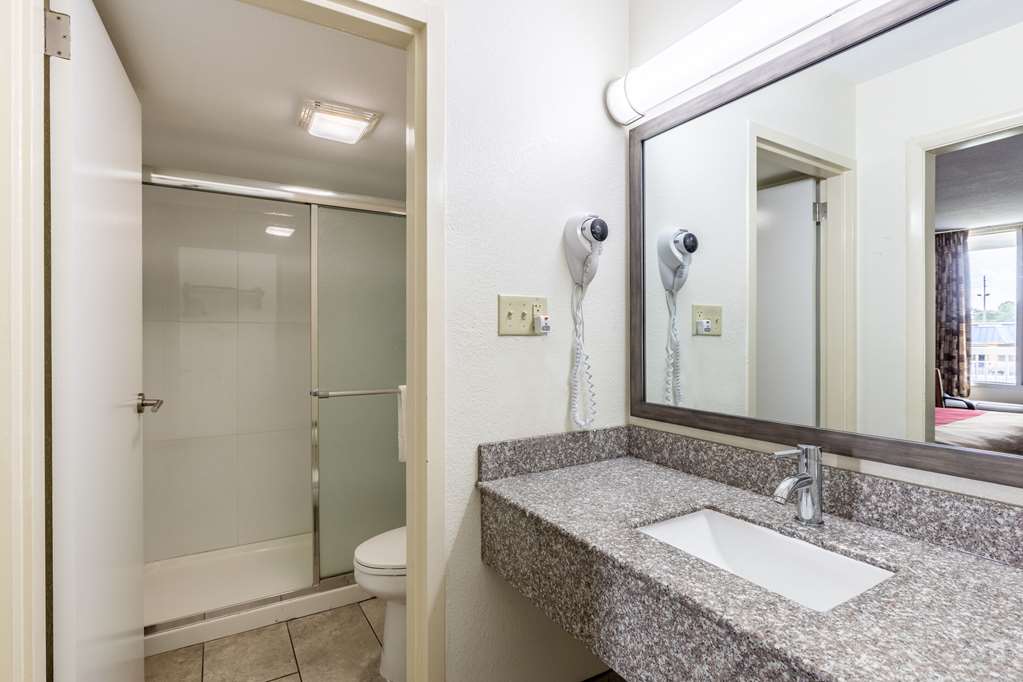 Econo Lodge Thomasville - photo 16