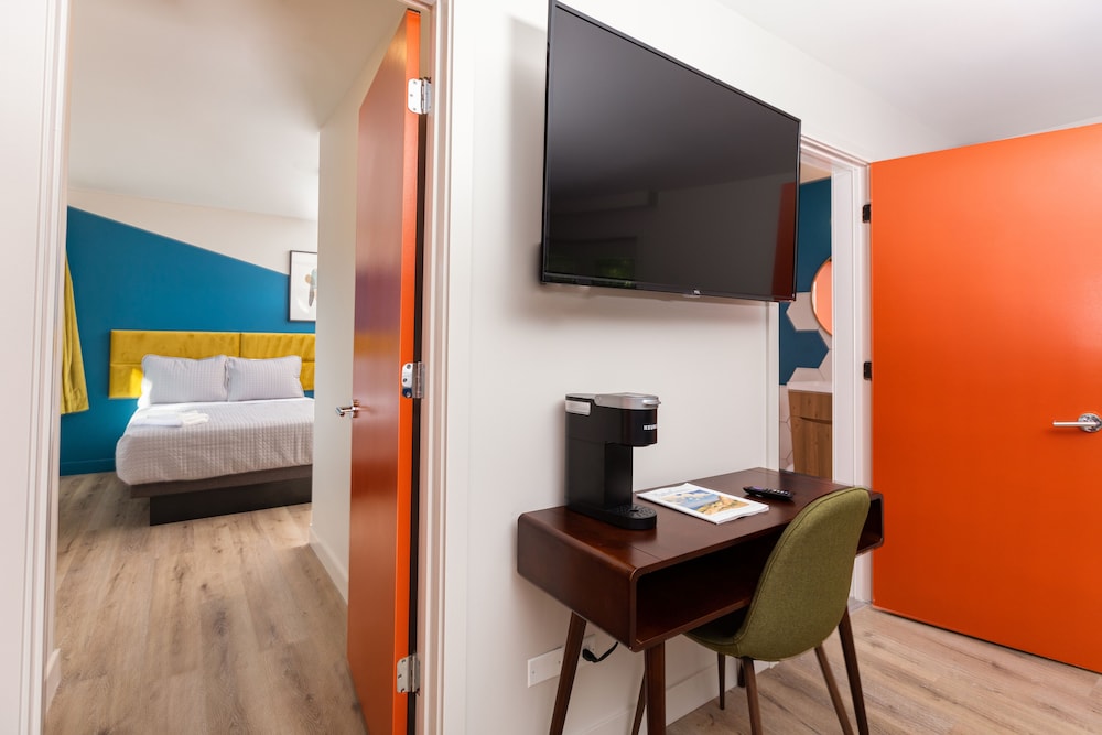 4411 Inn & Suites - photo 14