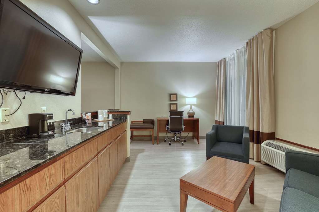 Comfort Suites Appleton Airport - photo 48
