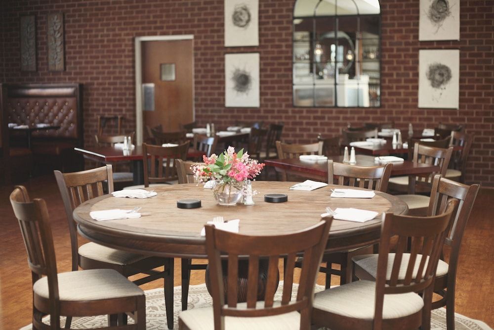 Sheridan Livery Inn & Restaurant - photo 25