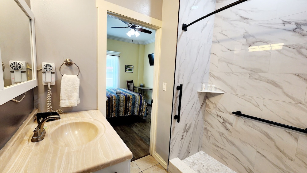Santa Paula Inn - photo 31