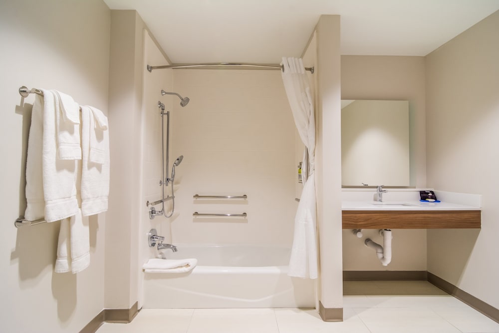 Holiday Inn Express and Suites Asheboro by IHG - photo 37