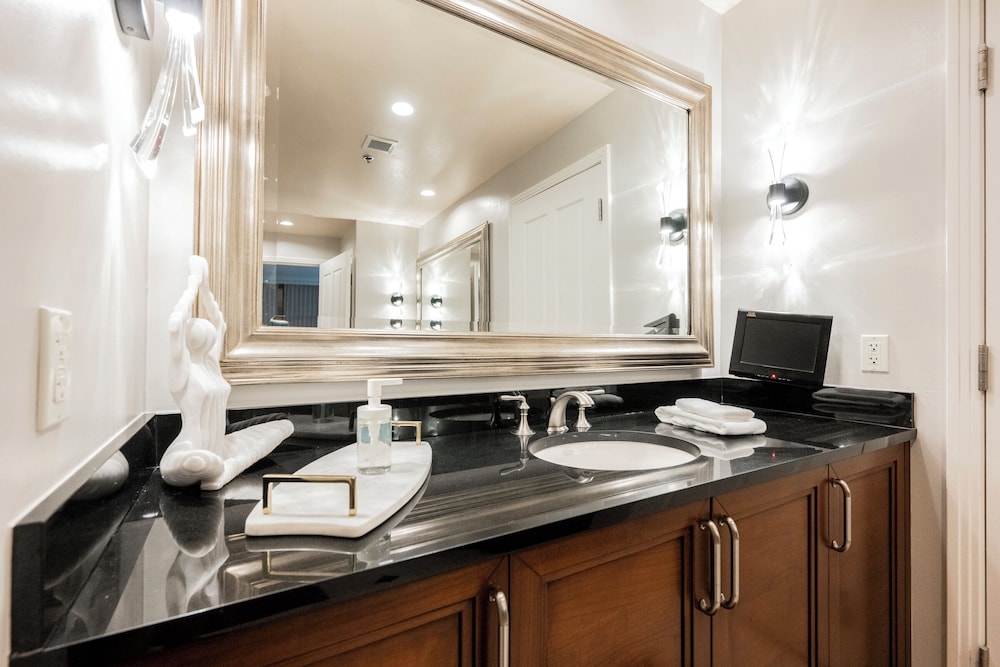 StripViewSuites at Signature - photo 245