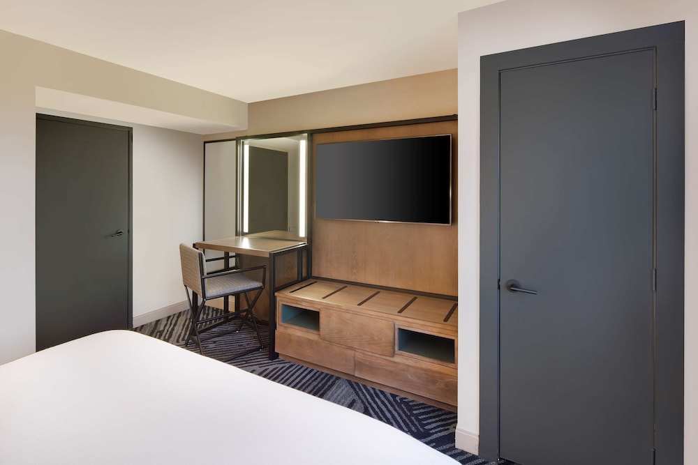 Embassy Suites by Hilton San Rafael at Marin Center - photo 16