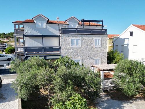 Apartments Leona — 4-Star Luxury Hotel in Rogoznica, Croatia
